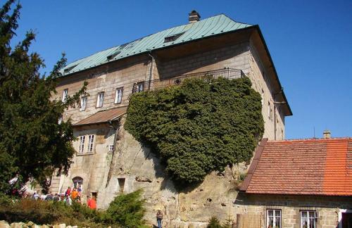 Замок Гоуска, как попасть. Легенды мистического замка