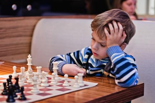Как выиграть в шахматы комбинации. Как выиграть в шахматы – 5 способов: инструкция для новичков и профи