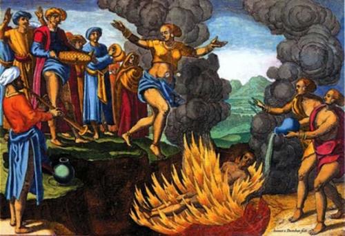 Традиция Хоронить жену вместе с мужем. В Индии был широко распространён обычай самосожжения вдовы вместе с покойным мужем