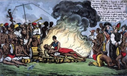 Традиция Хоронить жену вместе с мужем. В Индии был широко распространён обычай самосожжения вдовы вместе с покойным мужем