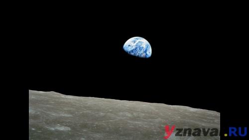 Какого цвета небо на Луне и почему