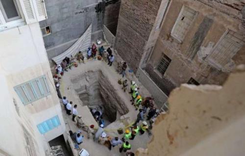 Египетский саркофаг черный. Вскрыт загадочный черный саркофаг в Египте