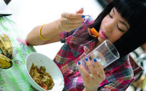 Можно ли давать ребенку воду во время еды. Вода во время еды: пить или не пить?