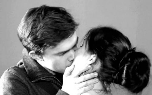 Что ты чувствуешь когда видишь это поцелуи.