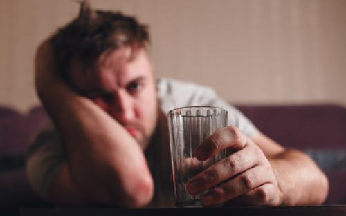 Симптомы алкогольного срыва. Что врачи подразумевают под алкогольным срывом