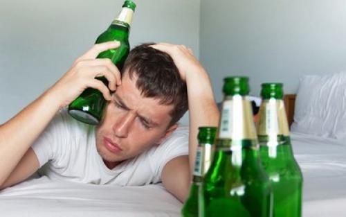 Признаки алкогольной зависимости у мужа. Алкоголизм у мужчин: стадии, признаки