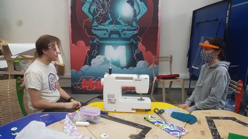 Защитный экран от коронавируса. Как российские инженеры делают защитные экраны для медицинских работников