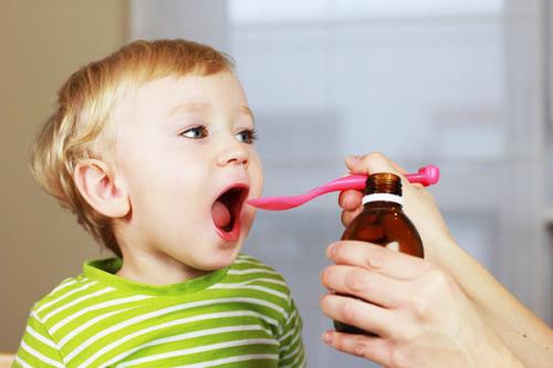 Препараты от гриппа и простуды для детей с 2 лет. Противовирусное средство для детей в 2 года и лекарство для новорожденных: есть ли разница? 01 Препараты от гриппа и простуды для детей с 2 лет. Противовирусное средство для детей в 2 года и лекарство для новорожденных: есть ли разница? 01