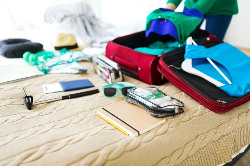 Какие предметы первой необходимости следует взять с собой на поездку. Одежда