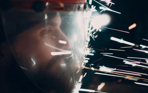 Какие утешительные покупки можно сделать для повышения уровня защиты в быту. Лицевые щитки