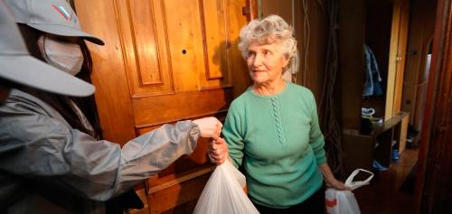 Какие средства индивидуальной защиты помогут пожилым людям избежать заражения коронавирусом. Как защитить пожилого человека от коронавируса без последствий