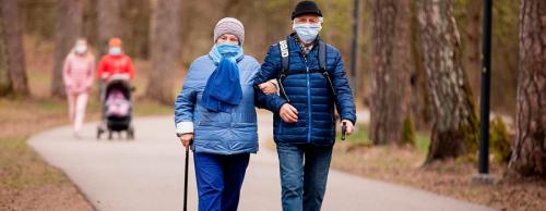 Какие средства индивидуальной защиты помогут пожилым людям избежать заражения коронавирусом. Как защитить пожилого человека от коронавируса без последствий