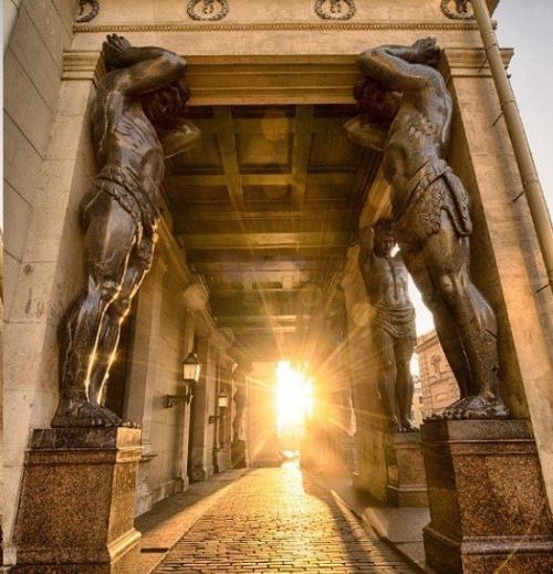 Мистика атлантов эрмитажа. 04