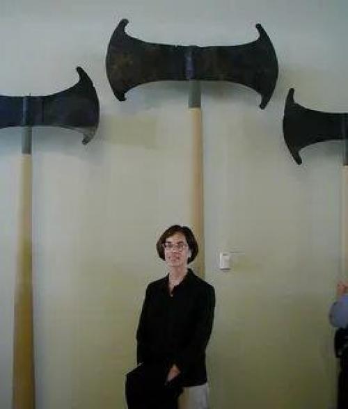 Всегда было интересно, почему опровержение (заявление что артефакт поддельный) не требует никаких доказательств? 01