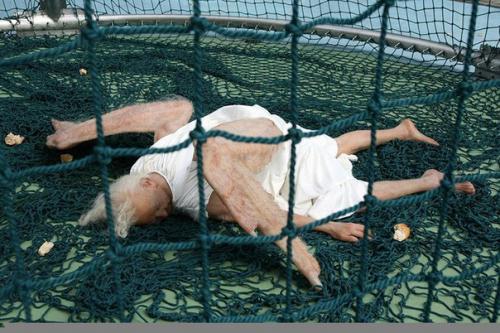 Жутковатая гиперреалистичная скульптура падшего ангела от китайских художников (Re. 01