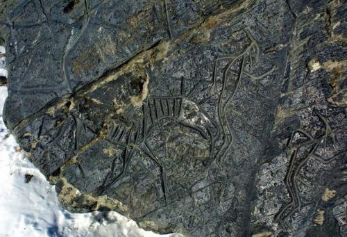 * Подземные тайны наскальных писаниц *.