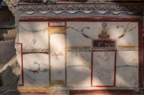 Археологи в Помпеях уникальный крошечный дом во время раскопок обнаружили. 01