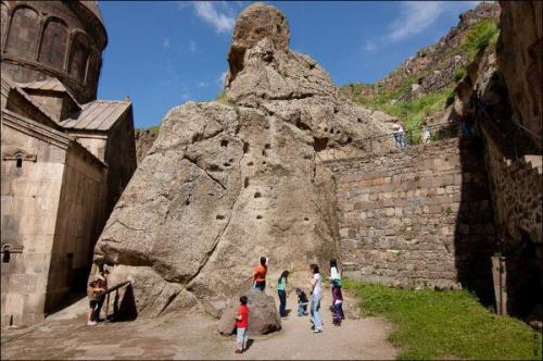 Монастырь гегард.  Ezomir. 02