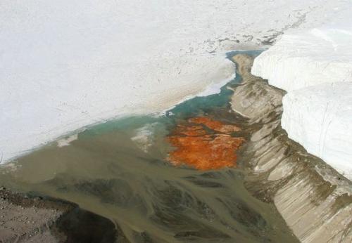 Кровавый водопад в Антарктиде. 01