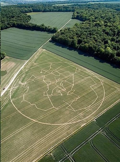 Космическая Карта на поле во Франции. 01 Космическая Карта на поле во Франции. 01