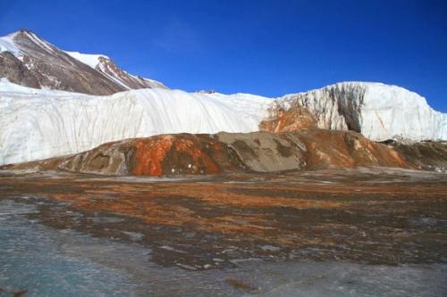 Кровавый водопад в Антарктиде. 03