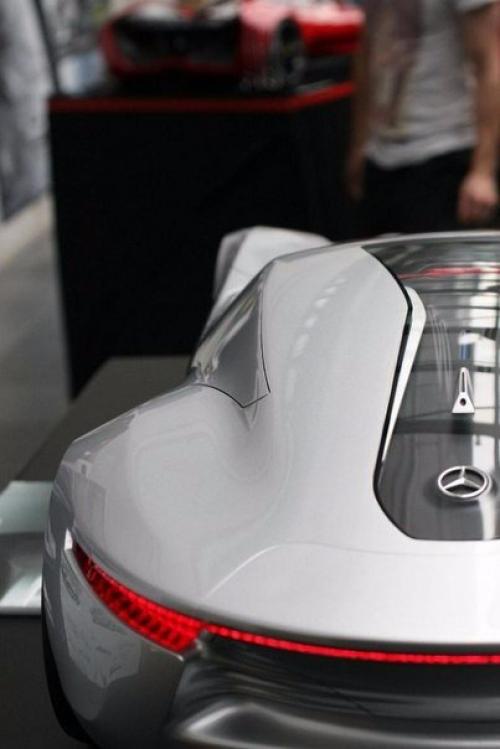 Немецкий дизайнер создал современный Мерседес 300 SL Gullwing или, вернее, Gullwing будущего - уж слишком футуристичен. 02