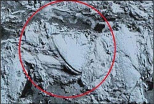 В Антарктиде обнаружен вход в подземный мир. 01