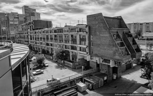 Предлагаемая вам прическа вся из сплошных переплетений состоит. 01