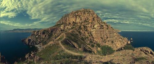 Мыс Меганом.  Меганом, что по-гречески означает Большой дом или огромное пастбище, это полуостров северо-восточнее судака. 02