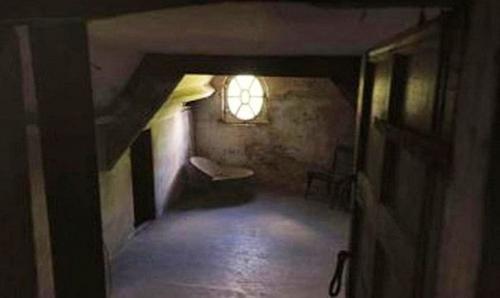 10 удивительных секретов, найденных под полом. 01