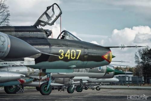 Сухой су - 22 - истребитель - бомбардировщик, выпущенный в средине 70-х годов, широко поставляемый на экспорт в различные Горячие Точки мира. 05