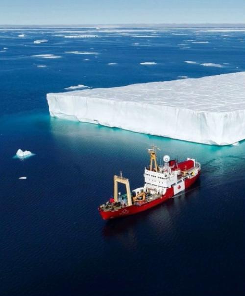 Огромная подводная стена, как заявлял гугл, это ошибка склейки карты и вообще Глюк. 01