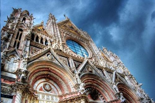 Сиенский собор. Город сиена известен на весь мир прекрасным собором пресвятой девы Марии. 02