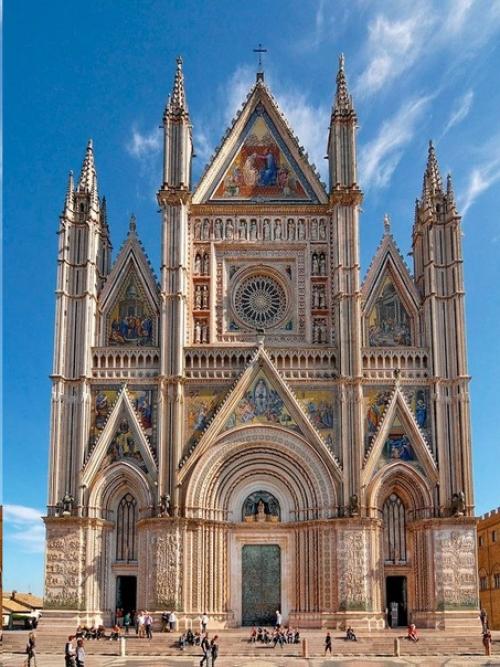 Сиенский собор. Город сиена известен на весь мир прекрасным собором пресвятой девы Марии. 03