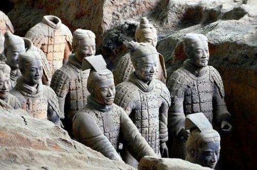* Терракотовая армия императора цинь шихуанди, Китай *.