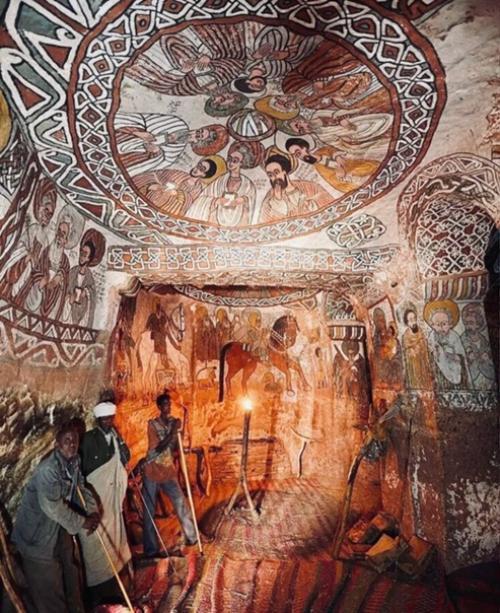 Невероятное место - горная церковь абуна йемата гух - это монолитная церковь, расположенная в хаузен - вореда в регионе тыграй, Эфиопия. 01