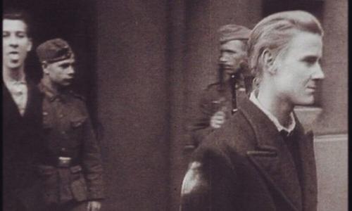 Французские коммунисты, которых ведут на расстрел. 01