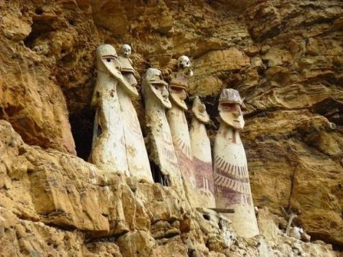 Саркофаги карахии в перу.