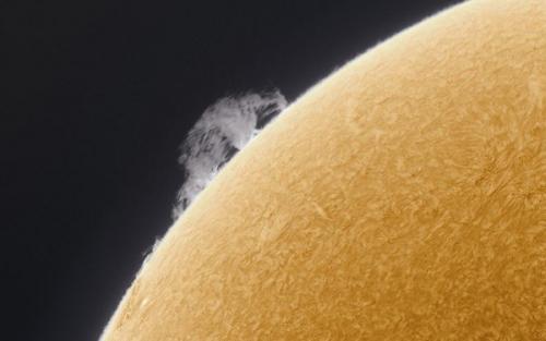 Физики выяснили, что разгоняет частицы во время вспышек на солнце. Физики выяснили, что разгоняет частицы во время вспышек на солнце.