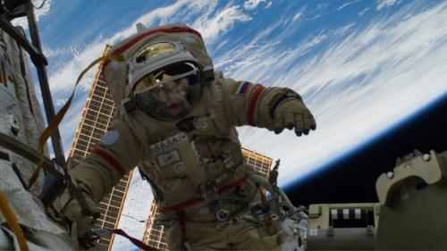 В конце пятидесятых я часто слышал, как совершенно разные люди говорили: человек может летать лишь над своей планетой. 08