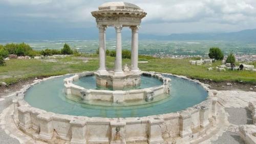 В турецкой провинции бурдур после реставрации была возобновлена работа 2000-летнего фонтана, находящегося в древнем городе кибира. 02