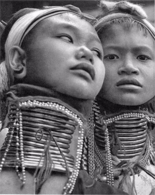 Женщины народа падаунг, Бирма.

