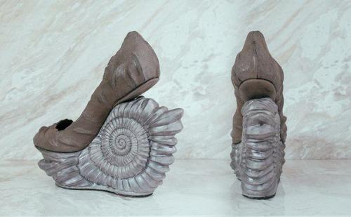 Anastasia Radevich. - Агрессия, культ тлена и красота природы - обувь как современное полотно для художника. 06