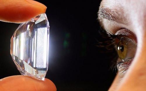Изобретено вещество, превосходящее алмаз.

