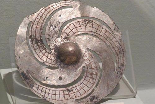 Артефакты меняющие реальность.
