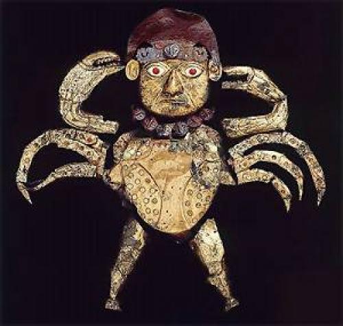 Статуэтки человека - краба, человека - паука и статуя Короткоухого с острова пасхи. Статуэтки человека - краба, человека - паука и статуя Короткоухого с острова пасхи.