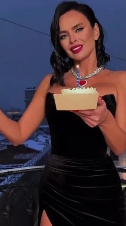 Иногда ради идеального кадра люди готовы проверить на прочность не только каблуки, но и здравый смысл. 01