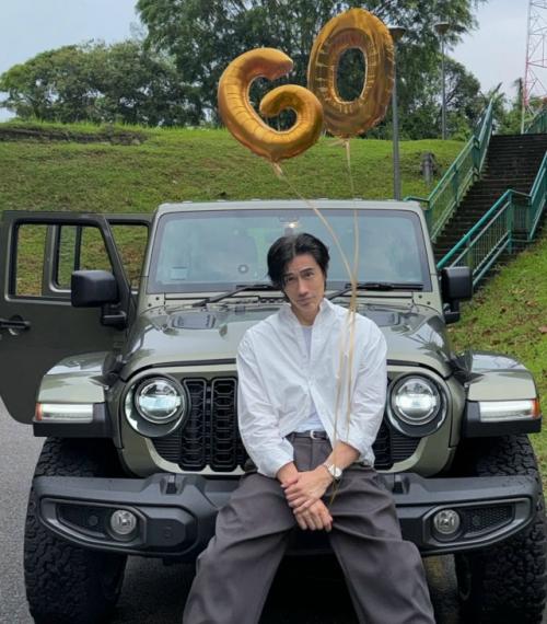 Сингапурский модель и фотограф чуандо тан недавно отпраздновал свой 60-й день рождения. 01