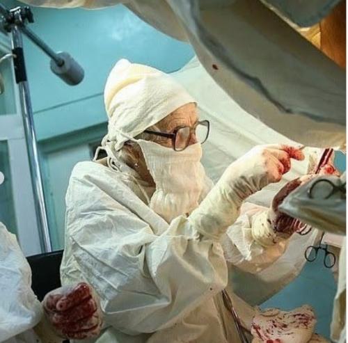 Cтapейший пpактикующий xирург в Pоcсии. 01