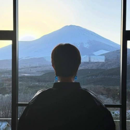 Телеведущий опубликовал снимки из путешествия и посвятил Наталье кикнадзе трогательные стихи. 02